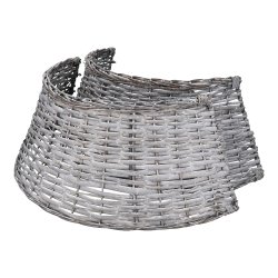 Biały kosz wiklinowy pod choinkę sztuczną